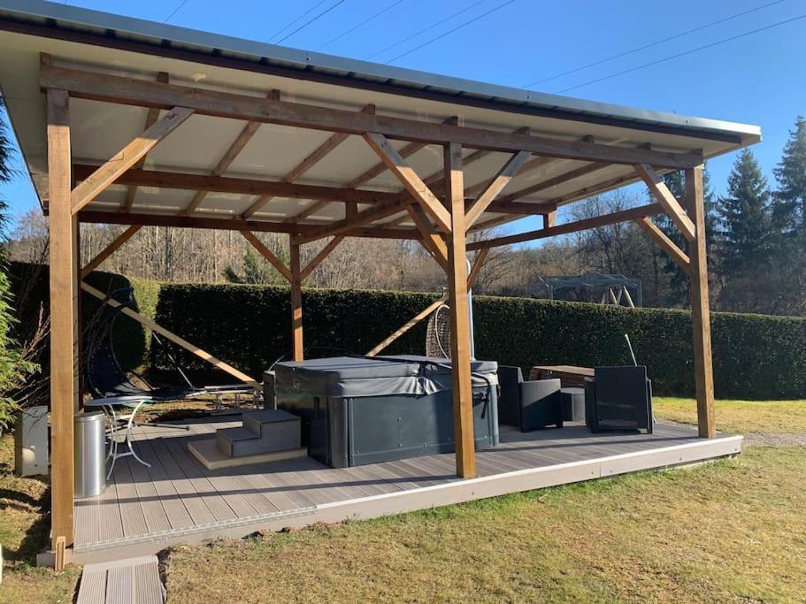 Chalet 2 Personnes Avec Jacuzzi Et Piscine Saisonniere Partagee Corcieux Exterior foto