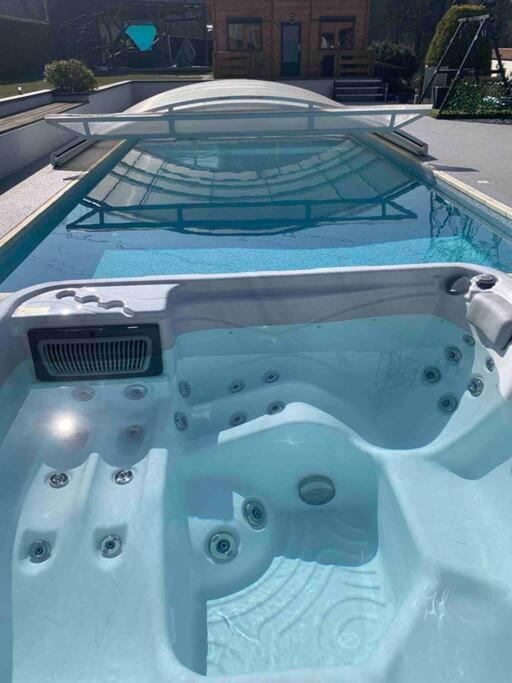 Chalet 2 Personnes Avec Jacuzzi Et Piscine Saisonniere Partagee Corcieux Exterior foto