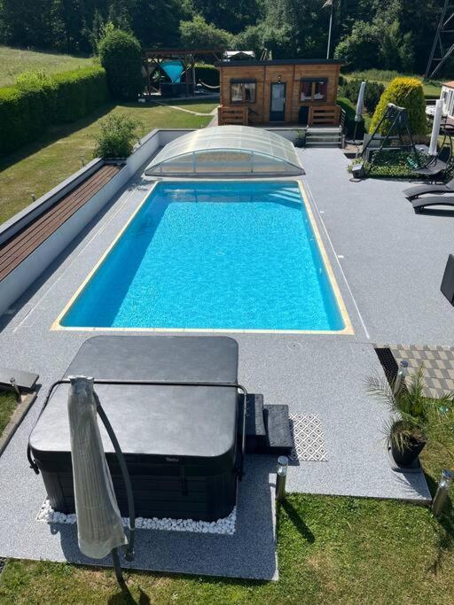 Chalet 2 Personnes Avec Jacuzzi Et Piscine Saisonniere Partagee Corcieux Exterior foto