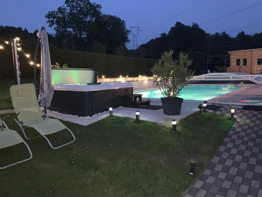 Chalet 2 Personnes Avec Jacuzzi Et Piscine Saisonniere Partagee Corcieux Exterior foto